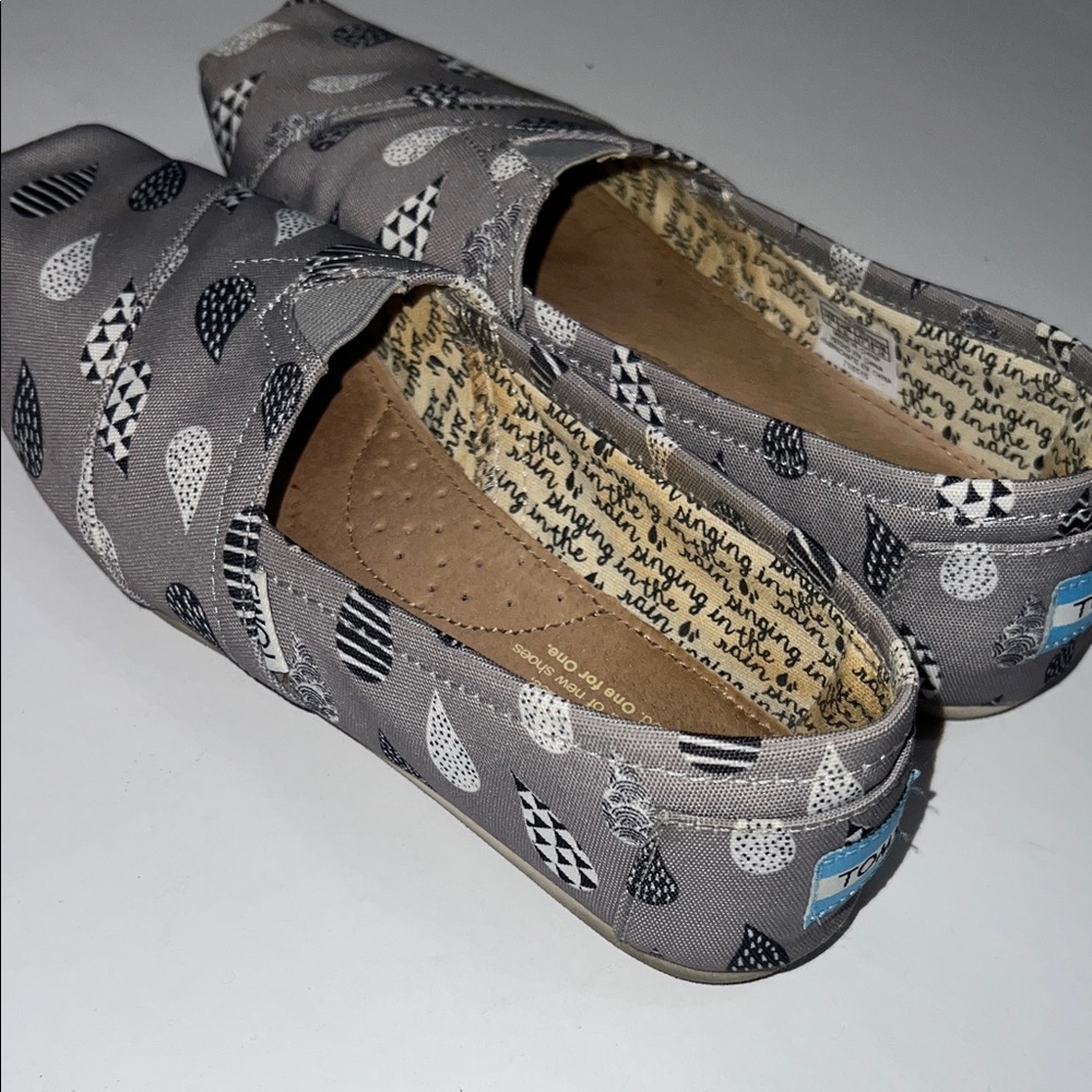 Toms Women’s Slip-Ons size 7 - Picture 3 of 10